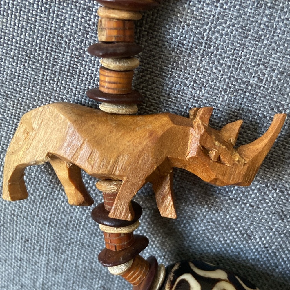 Vintage Hand Carved Bone & Wood Animals Safari Necklace - Picture 5 of 11